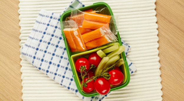 Mini surimi sticks – the perfect snack for children's lunch boxes Mini surimi sticks – the perfect snack for children's lunch boxes